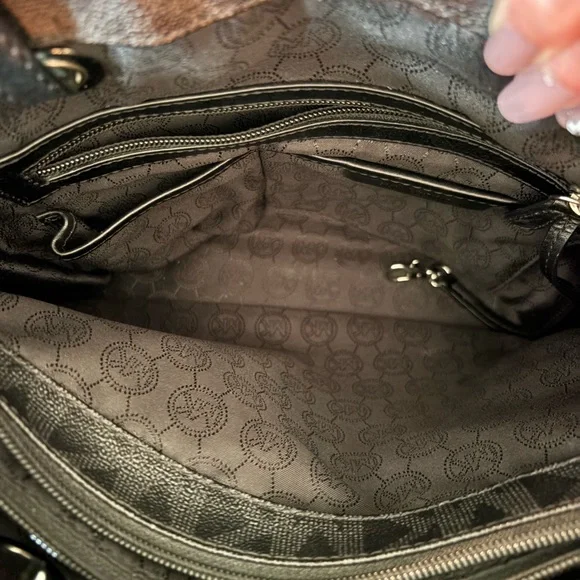 MICHAEL KORS Black Bag with Signature MK Logo - Picture 14 of 14